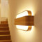 Pheashine Moderne LED Wandleuchte Holzoptik, 13W LED Wandleuchte Innen, Warmweiß 3000K, Acryl Metall Wandlampe für Schlafzimmer, Flur, Wohnzimmer