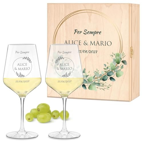 Maverton 2er Weingläser Set mit Gravur in Holzkiste - 490 ml Wein Gläser Set mit Namen und Datum - Hochzeitsgeschenk - personalisierte Geschenke für Paar zur Hochzeit zum Hochzeitstag