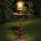 Garden Mile Mangeoire à oiseaux d'extérieur avec effet bronze – Grande table à oiseaux stabilisée aux UV résistante aux intempéries avec lampes solaires LED, pot de fleurs et idéal pour toute