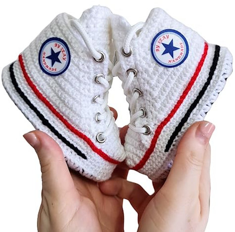 Handgefertigte weiche weiße Babyschuhe - Gehäkelte Babysneaker - Gestrickte Neugeborenen-Schuhe - Geschlechtsneutrales Neugeborenen-Outfit - Tauf- und Geburtstagsgeschenk - 0-3, 3-6, 6-9, 9-12 Monate