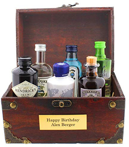 Die kultige Geschenkidee - 6 Flaschen Gin in witziger Piraten-Schatzkiste und mit Ihrer persönlichen Gravur als Party-Geschenk