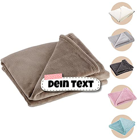 Kuscheldecke 130 x 160 cm individuell Bestickt mit Namen, personalisiert mit Ihrem Wunschtext | Fleecedecke | Sofadecke | Tagesdecke | Name (Cappuccino)