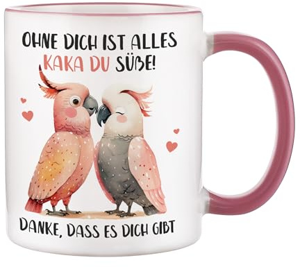 Herz & Heim® Tasse personalisiert mit Wunschtext & Kakadu-Motiv zum Valentinstag – 300 ml Keramik Kaffeetasse mit rosa Rand & Henkel als Geschenkidee