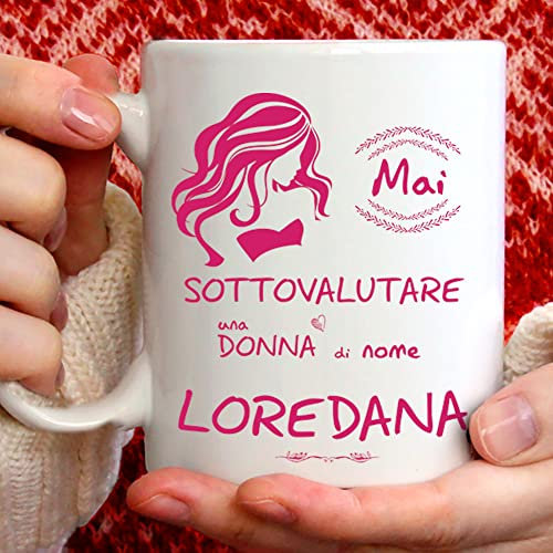 Tazza Loredana Divertente. Adatta per Colazione, The, tisana, caffè, Cappuccino. Gadget Tazza Personalizzata:Mai Sottovalutare Una Donna di Nome Loredana. Anche Come Idea Regalo Originale e Simpatica