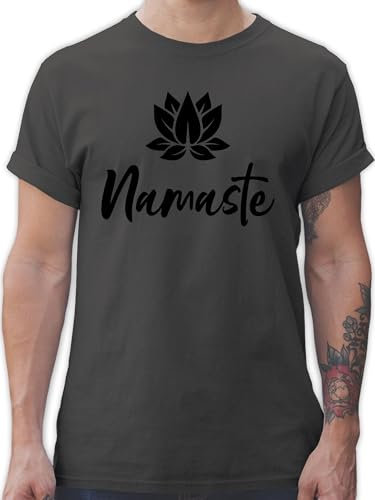 T-Shirt Herren - Yoga und Wellness Geschenk - Namaste mit Lotusblüte schwarz - L - Dunkelgrau - Shirts lang männer Meditation Lotus Tshirt spirituelle lotusblüten Fun-t-Shirts Joga Shirt