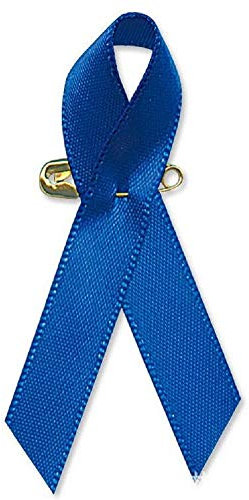 Pin's ruban bleu en tissu sur une épingle. Mars bleu. Lutte contre le cancer colorectal