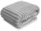 Kuschelige Decke mit Streifenmuster, Weiche Kuscheldecke, Soft, Gestreifte Sofadecke, Flauschige Wohndecke, Steppdecke, MIKROFASER (Silber, 200 x 220 cm)