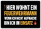 Hier wohnt ein Feuerwehrmann Fußmatte randlos mit Brand Motiv