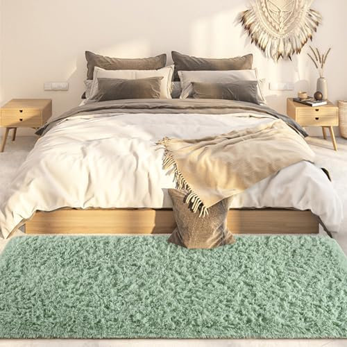 FALARK Weicher grüner Läufer für Schlafzimmer, 60 x 122 cm, Bettvorleger, Plüsch, flauschig, moderner Teppich, Teppich für Wohnzimmer, Mädchen, Kinderzimmer, Heimdekoration, Grün
