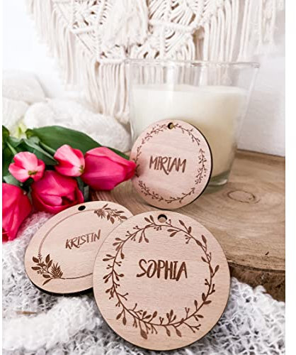 Personalisierter Geschenkanhänger aus Holz | Motiv Blumen-Kranz mit Namen | Holz-Anhänger für Geschenke Blumenkranz Alyssa