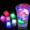 12Pack Led Eiswürfel Leuchtende Eiswürfel mit Led Licht, Leuchte Eiswürfel Led Eiswürfel Farbwechsel Blinkende Eiswürfel für Getränke, Novelty Glow Ice Cubes Led Bunte Eiswürfel Lichter für Eiskübel