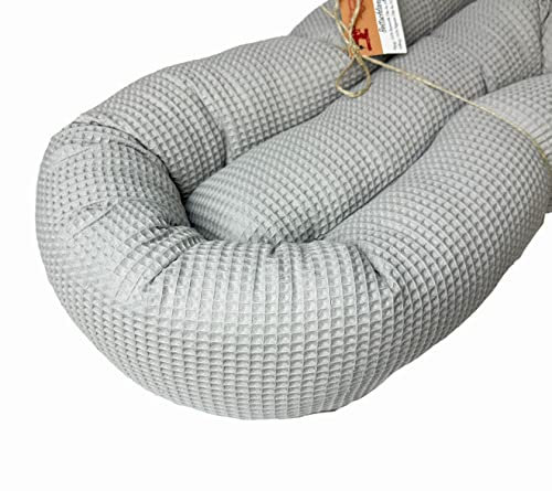 Schlangenmanufaktur® Baby Kuschelschlange Stillkissen Waffelpique Hellgrau, Handgemacht in Bayern aus Öko-Tex® Materialien, Kopfschutz für Wickeltisch, Seitenschläferkissen (350cm)