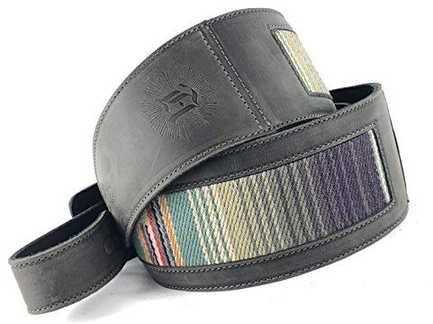 Anthology Gear Gitarrengurt aus genarbtem Leder, für E-, Akustik- und Bassgitarren, 7,6 cm breit, gealterter Stahl mit Baja-Stoff.