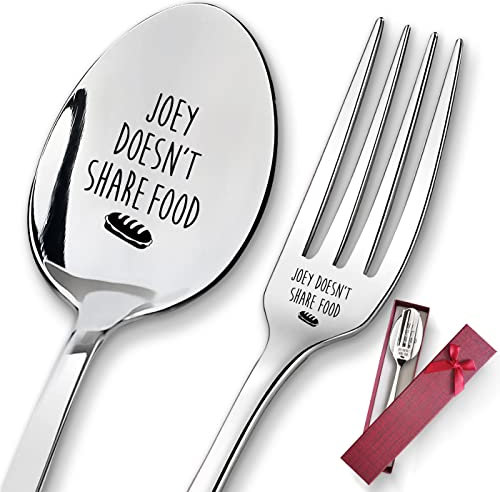2 Stück Joey Doesn't Share Food – Graviertes Edelstahl-Löffel-Gabel-Set, Küche, Restaurant, langer Griff, Abendessen, Schotte und Gabel für Frauen, Männer, Freunde, Geburtstag, Weihnachtsgeschenke