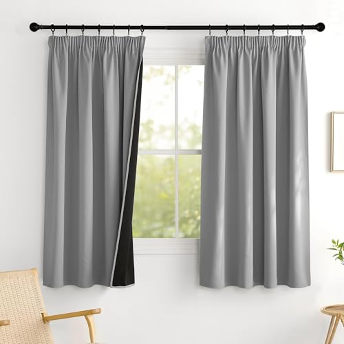PONY DANCE Gardinen für Schienensystem Verdunkelungsvorhang Kurz | 2er Set H 160 x B 140 cm, Silbergrau, Kurz, 100% Blackout, Hitzeschutz, mit Kräuselband, UV-Schutz, für Wohnzimmer