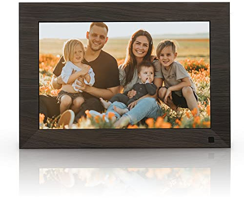CedarTrap Touch WiFi Digitaler Bilderrahmen, 10 Zoll IPS Touchscreen HD Display, Magnetischer Ständer, 16GB Speicher, Bewegungssensor, Auto Drehen, Teilen Sie Fotos und Videos per App, Braun