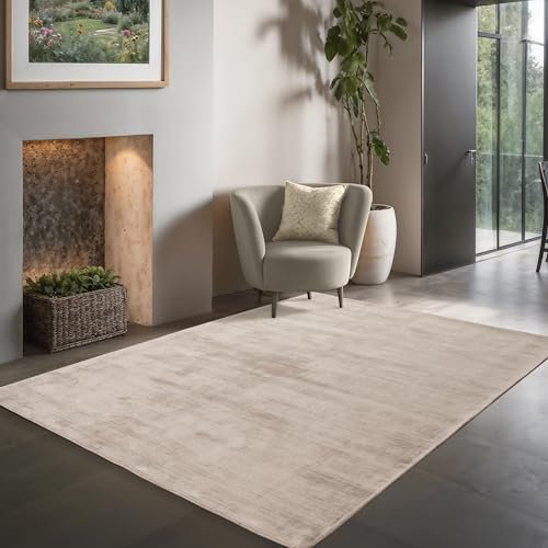 the carpet Janelle eleganter hochwertiger Viskose Wohnzimmer Teppich, exquisiter handegewebter Kurzflor mit Premium-Qualität, pflegeleicht, farbecht, Beige, 120 x 170 cm
