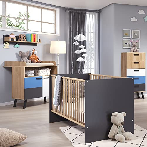 Babyzimmer Set, mit höhenverstellbaren Babybett grau, Wickelkommode mit Aufsatz, Kommode und Regal in weiß Graphit und Buche inkl. Wechselblenden in rosa und blau
