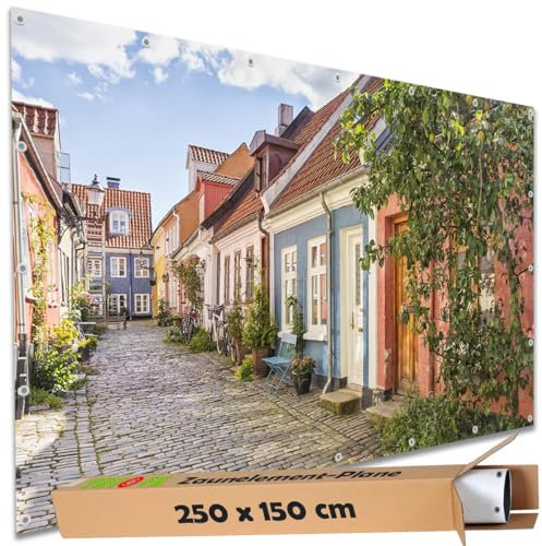 TRIOSK Sichtschutz Garten Deko Zaun Plane Blickdicht groß mit Zaunblende Motiv Dänemark Aalborg Gasse für Balkon Terrasse Zaunelement Doppelstabmatten Gartenzaun PVC 250x150 cm