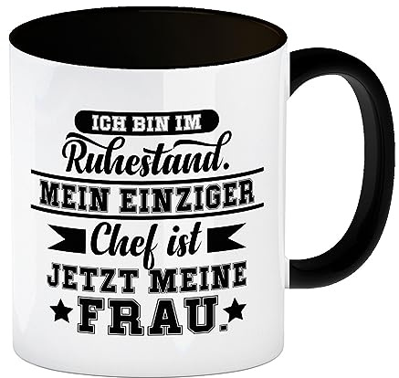 Rente Kaffeebecher in schwarz eine lustige Tasse für den Kaffee am Morgen Ich bin im Ruhestand Mein einziger Chef ist jetzt meine Frau Ruhestand Kaffeetasse