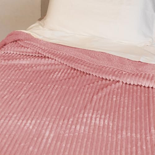 LARA MORADA - Plaid Matrimoniale, Morbidissimo Pile Flanel, Misura 210x230 cm, 500 gsm, Plaid Agnellato in Tinta, Coperta Pelosa Extra Calda Basilea Rosa Antico