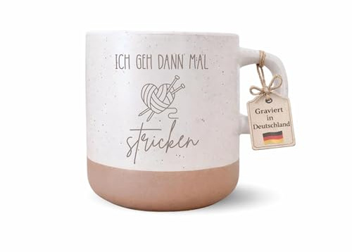GRAVURITE - Gravierte Tasse Stricken Spruch, Geschenk Strickerin, Mir Reichts Ich Geh Stricken, Kaffeetasse Häkeln Geschenkidee, Nadeln Becher, 360ml (Stricken)