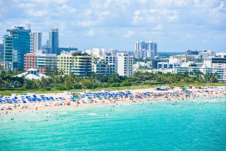 adrium Holz-Bild 120 x 80 cm: Südstrand, Miami Beach. Tropen- und Paradiesküste von Florida, USA. Luftaufnahme. (89678864)