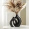 SUKIYPO Hohle Keramikvase, 2er Set Schwarz Moderne Vase für nordische minimalistische Dekoration, runde Boho-ästhetische Blumenvasen für Zuhause, Wohnzimmer, Büro, Bauernhaus, Bücherregal, Dekor