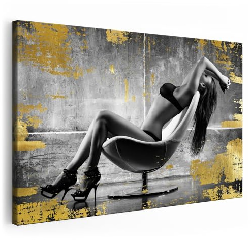Artmazing | Model auf Stuhl Bild bunt | S-Art Bilder | Model auf Stuhl Bilder Modern | Leinwandbilder XXL Wohnzimmer | Wandbild Model auf Stuhl Deko XXL | Bild Leinwand XXL | buntes Poster für Wand