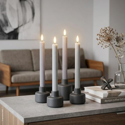 hellum LED Stabkerzen 4 Stück grau, Timer & Fernbedienung für Esstisch | LED Stabkerzen Echtwachs flackernde Flamme, batteriebetrieben, geriffelt für Wohnzimmer, Adventskranz 24,5x2,2cm 153248