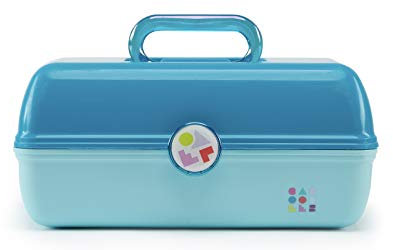 Caboodles On-The-Go Girl Make-up-Box aus Hartplastik, integrierter Spiegel, sicherer Verschluss für sicheres Reisen, geräumige Aufbewahrung für große Gegenstände, Türkis über Himmel, Für unterwegs