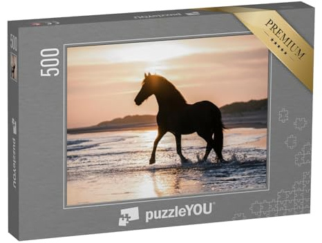 puzzleYOU: Puzzle 500 Teile „Schwarzes Pferd trabt frei am Strand gegen das Abendlicht“ – aus der Puzzle-Kollektion Pferde, Friesenpferde