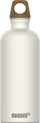 SIGG - Alu Trinkflasche - Traveller MyPlanet Forward - Klimaneutral Zertifiziert - kohlensäurehaltige Getränke - Auslaufsicher - Federleicht - BPA-frei - Outdoor & Yoga - Mattes Weiß- 0,6L