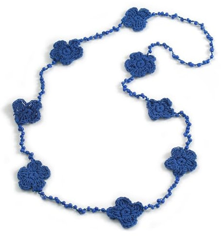 Avalaya Long collier fait main en perles de verre au crochet motif floral bleu léger – 100 cm de long