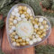 EinsSein 0,14kg Schokolade Weihnachts-Herz Weihnachtsgeschenk Merry Christmas weiss-gold | Nikolausgeschenk, Wichtelgeschenk Schokokugeln | kleine Geschenke für Weihnachten | Nikolaus christmas