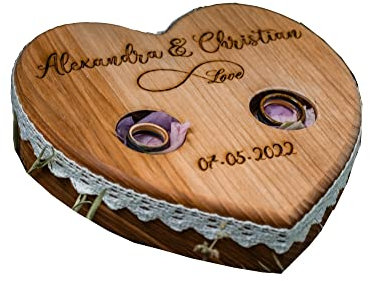Ringkissen personalisiert mit Namen | Ringdose Holz für Hochzeit | Holzetui für Ehe-Ringe oder Verlobungsring | Holzschtulle in Herzform graviert mit Namen und Datum | Etui Eheringe | Baumscheibe