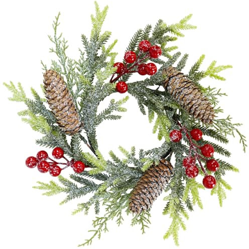 Winlyn Künstliche schneebedeckte Kiefern- und Beerenkerzenringe, gemischte Zedernholz, rote Beere und Fichte, Tannenzapfen, Mini-Kränze, Weihnachts-Stumpenkerzenringe, 33 cm, für Urlaub, Winter,