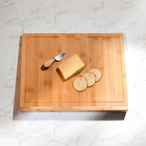 HomeZone Hard Wearing Wooden Chopping Board, Large Kitchen Cutting Serving Tray, Bamboo Chopping Boards with Counter Over Edge, Non-Slip, 36cm x 45cm x 5cm, Easy to Clean