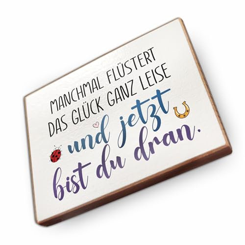 wood and color Kühlschrankmagnet mit Spruch | Handmade aus Buchenholz als tolle Geschenkidee (Manchmal flüstert das Glück ganz leise), 6,5 x 5 cm