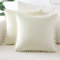 Sungeek 2er Set Samt Kissenbezüge, Weich Kissenbezug mit Pompons Dekorativ Zierkissenbezüge Dekokissen Sofakissen Couchkissen Deko Kissenhülle für Sofa Schlafzimmer Wohnzimmer (60x60 cm, Cremeweiß)