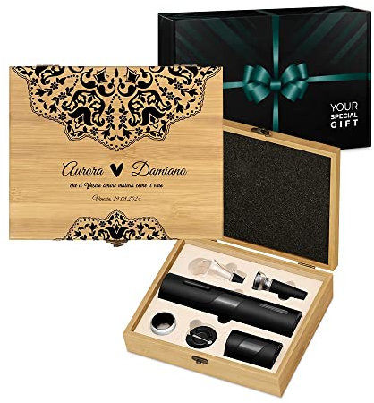 Maverton Stappa Bottiglie Elettrico - Set Accessori Vino + Cavatappi Birra - da 6 Pezzi - Personalizzato a Stampa - Scatola in Legno di bambù - 27x22x7 cm - per Le Coppie - Cuoricino