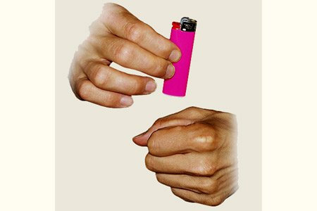 Magie Professionnelle Verschwinden eines Feuerzeugs