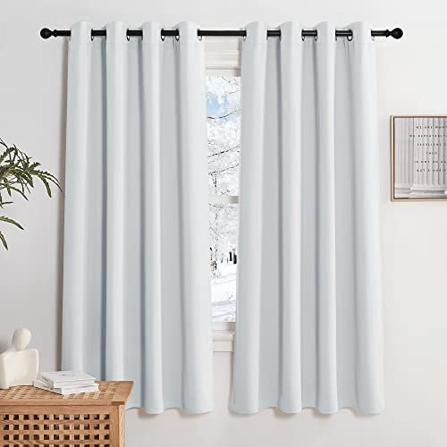 KGORGE Thermo Vorhänge gegen Hitze Verdunkelungsvorhang Weiss Ösenvorhang 2er Set 160 x 140 cm(HxB) Verdunkelnde Gardinen Wohnzimmer Modern Kurz, Grauweiß