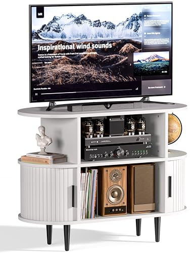 UODERS Geriffelter Fernsehschrank mit abgerundeten Ecken und 2 Schränken, für Fernseher bis 65 Zoll, TV-Ständer aus Holz mit Holzgriffen und Stützbeinen für Wohnzimmer,Weiß
