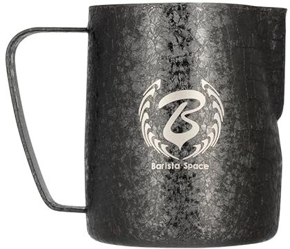 Barista Space Jarra de leche plateada pulida, ideal para latte art con boquilla precisa, ligera y manejable, recomendada por campeones del mundo, color negro plateado, 600 ml