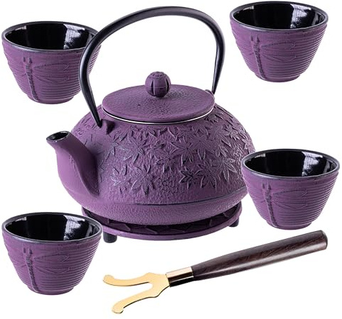 KADAX Japanische Teekanne 1 L mit 4 Teetassen für losen Tee, Japanisches Teeservice aus Gusseisen, Gusseiserne Kanne mit Teesieb, Deckel, Griff & Untersetzer (Violett)