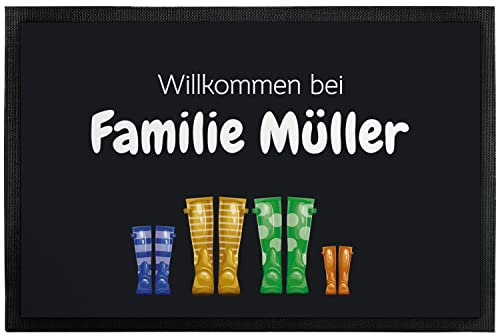 Bedruckte Fußmatte „Willkommen bei“ personalisiert mit Familien Namen und bis zu 6 Stiefeln - für Innen & Außen – selbst gestalten - individuelles Geschenk Weihnachten, Geburtstag (60 x 40 cm)