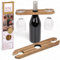 MIJOMA Botellero de madera de acacia engrasada, elegante soporte para botellas y copas para 2 copas, elegante tabla de vino para ambiente de hogar, picnic, amantes del vino y ocasiones especiales