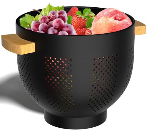 Colador para cocina, coladores y coladores, colador de metal de 5.5 cuartos de galón con mango de madera, cesta coladora de alimentos para escurrir pasta, verduras y frutas, divertidos utensilios de