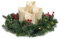 Künstlicher Adventskranz mit Lichterkette und LED Kerzen | batteriebetrieben | Sicher in der Anwendung | Tannenkranz mit Zapfen und Beeren (4 Kerzen, Cremefarben)